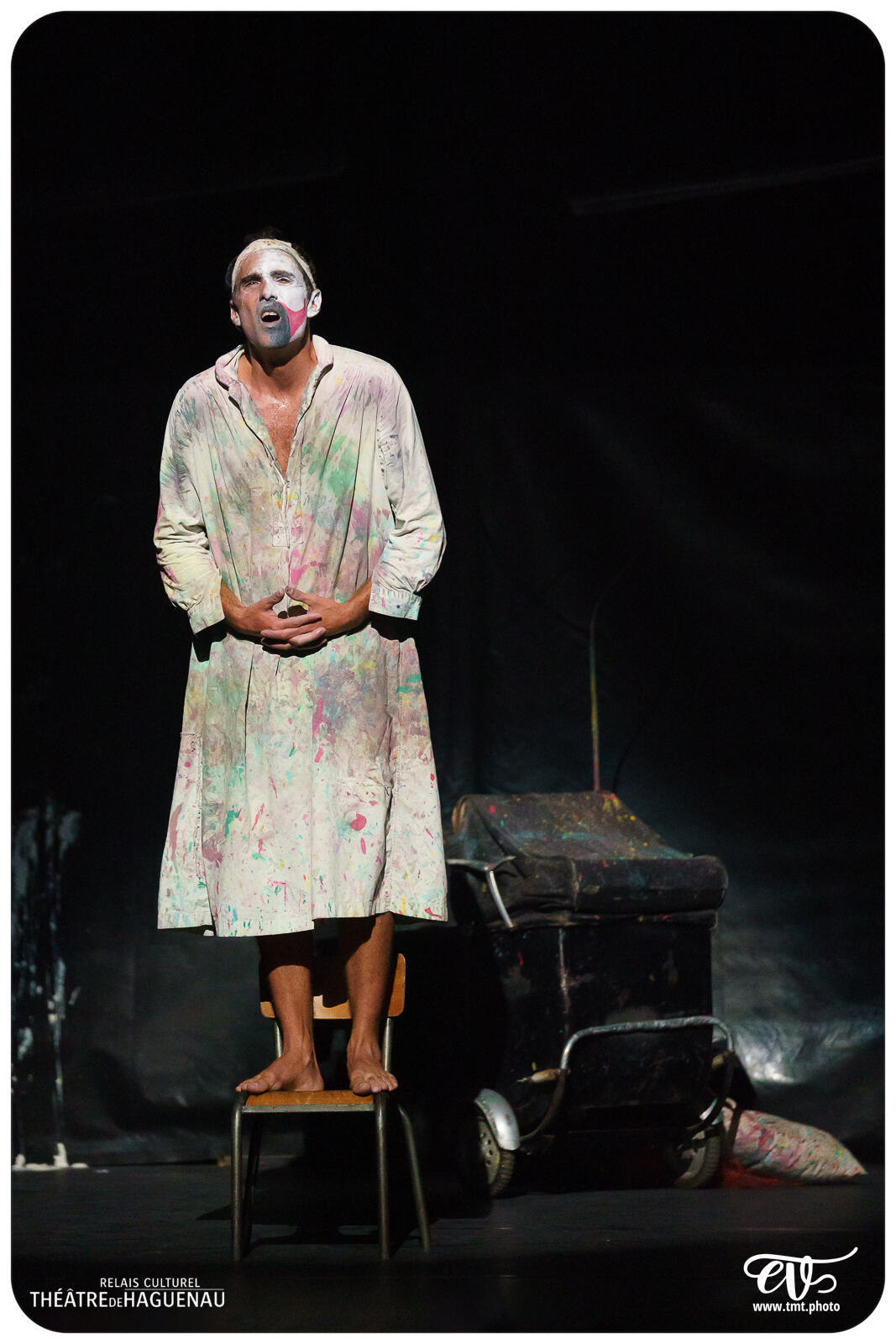 TROP PRÈS DU MUR (TYPHUS BRONX)